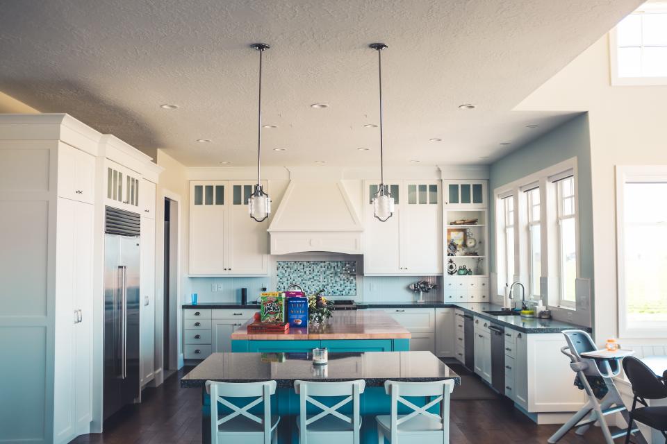 Bright, clean kitchen ready for showings